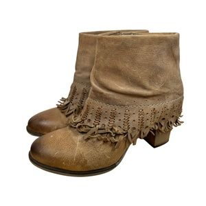Sundance size 39 Leather Fringe Uncharted Territory Boots Booties Heeled Tan